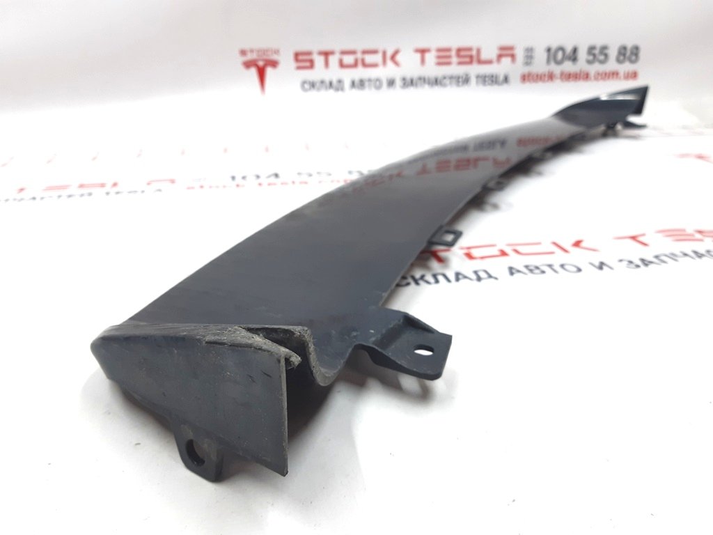 17 Накладка декоративная бампера заднего (с повреждением) Tesla model S 6009004-00-C